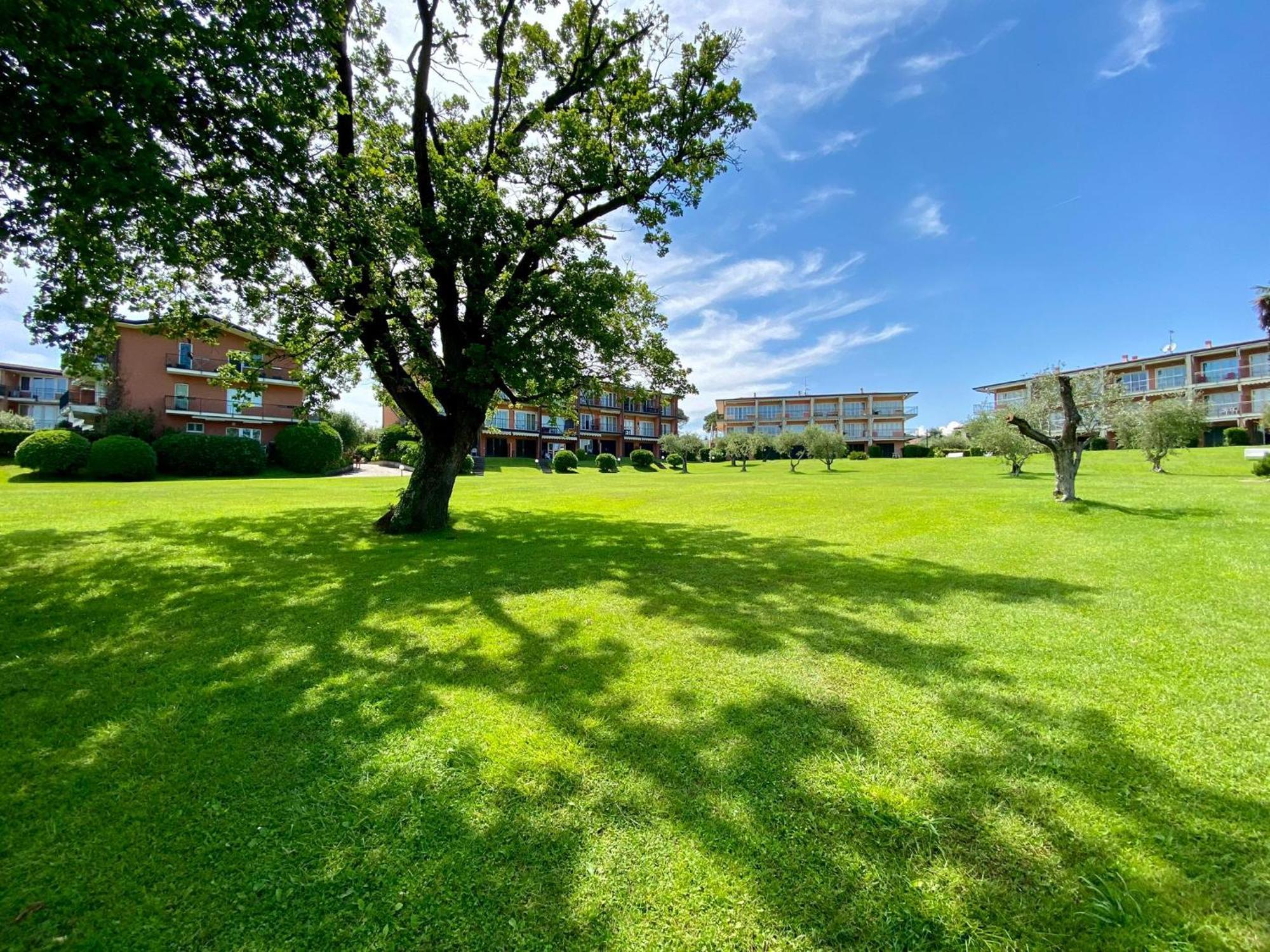 Front Lake Amazing View Manerba del Garda Exterior foto